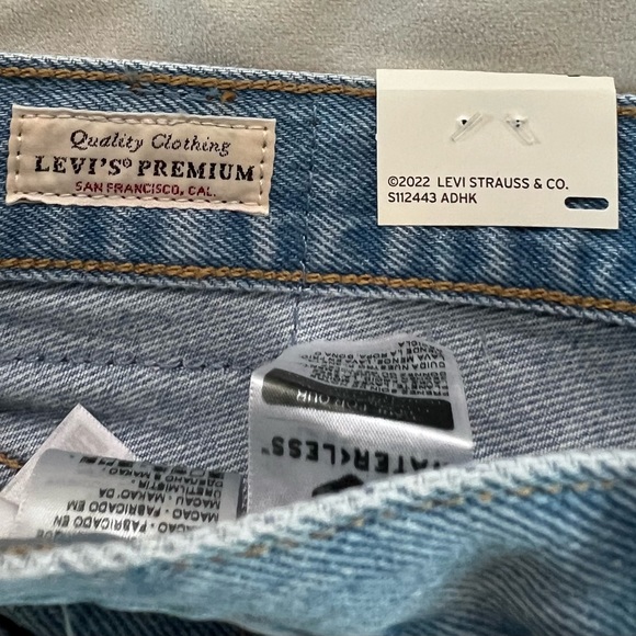 NWT levis denim shorts - Picture 4 of 4